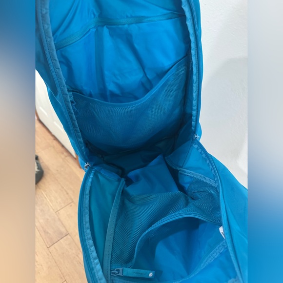 Incase Vibrant Blue Backpack - Picture 9 of 10